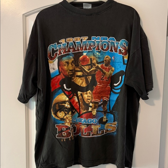 Vintage 1997 NBA Champions Chicago Bulls T-Shirt